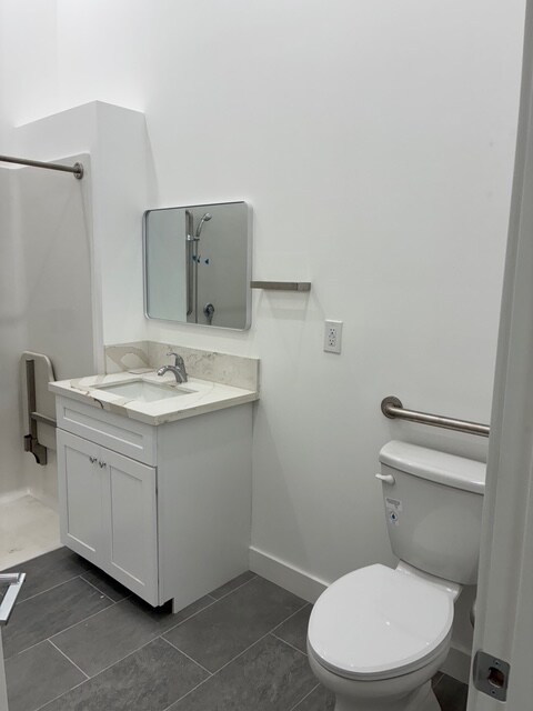 Building Photo - 447 W 74th St