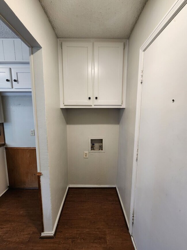 Building Photo - Classic 3 bedroom in Haltom City