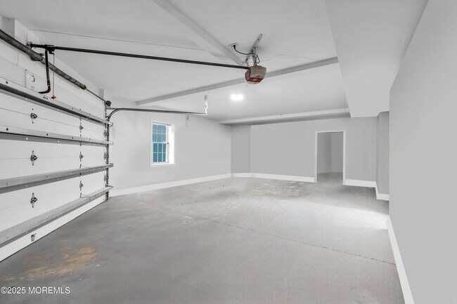 Building Photo - 2 Tradewinds Ln