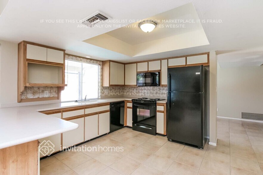 Building Photo - 12042 N 28th Pl