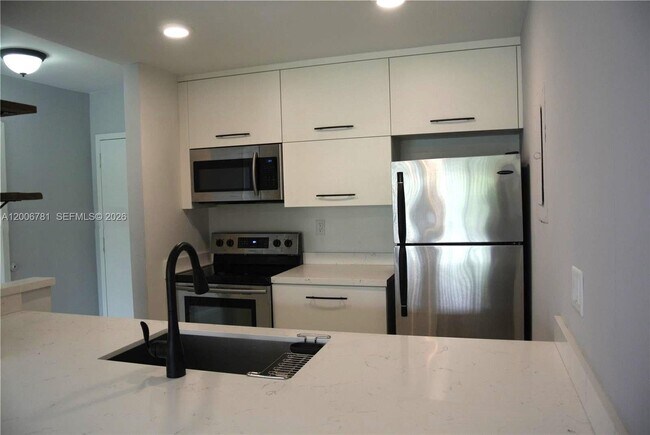 Building Photo - 2160 SW 16th Ave