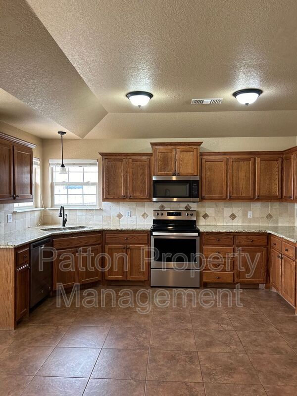 Building Photo - 9313 Buccola Ave
