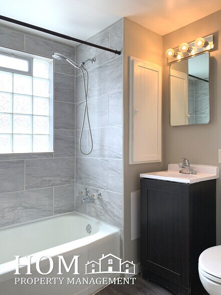 Building Photo - 513 W 11th St