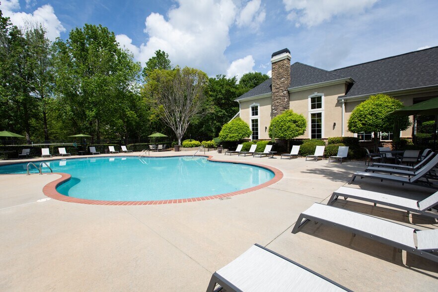 Building Photo - Lakeside Villas