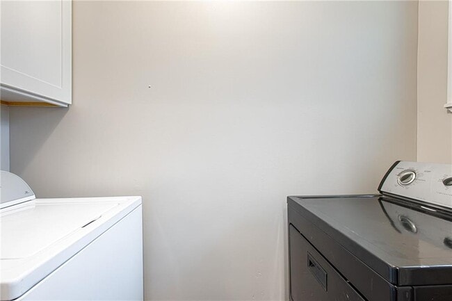 Building Photo - 4984 Crowe Dr SE