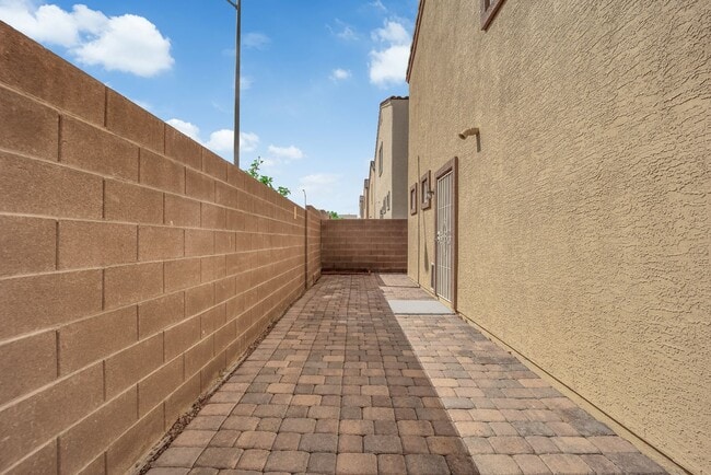Building Photo - 7470 Margollini St