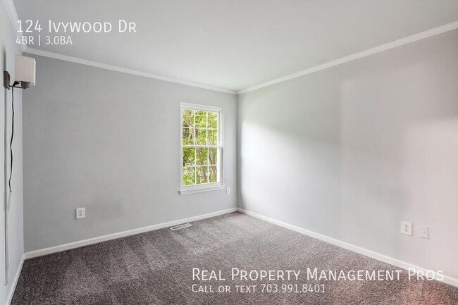 Building Photo - 124 Ivywood Dr