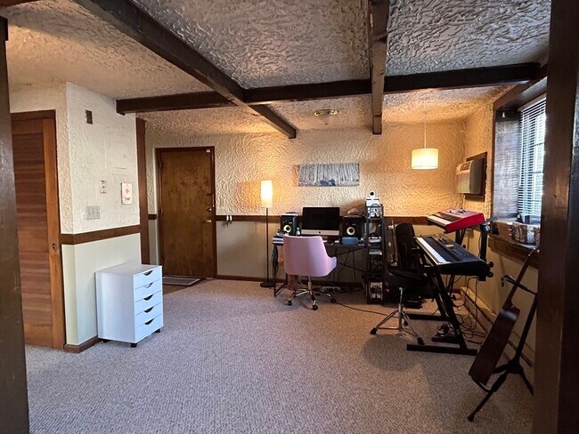 Building Photo - 75 Winthrop St