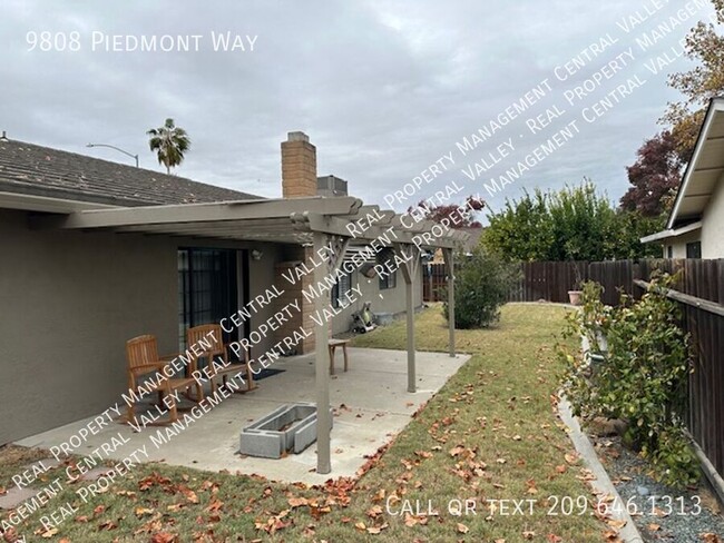 Building Photo - North Stockton 3 Bedroom 2 Bath Home."Comm...