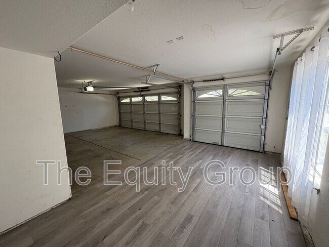 Building Photo - 703 W Russell Ave
