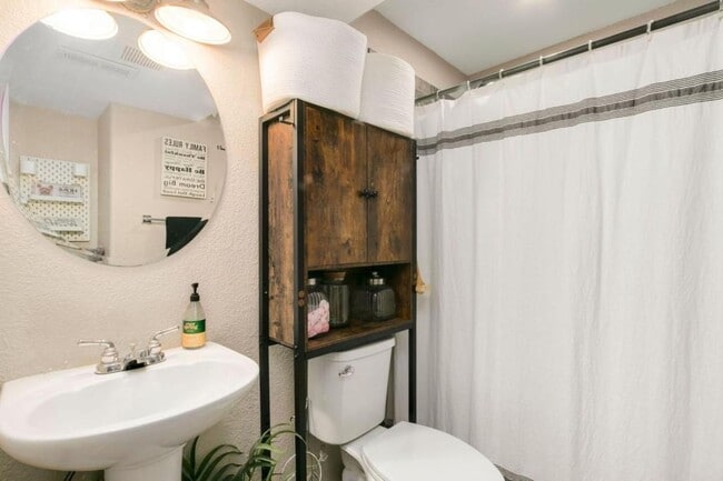 Building Photo - 329 Wyss St