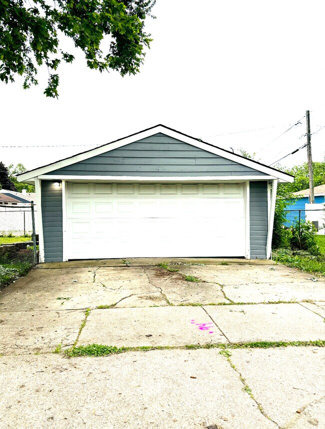 Building Photo - 2800 S 10th Ave