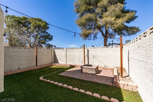 Building Photo - 5046 Schumann Dr
