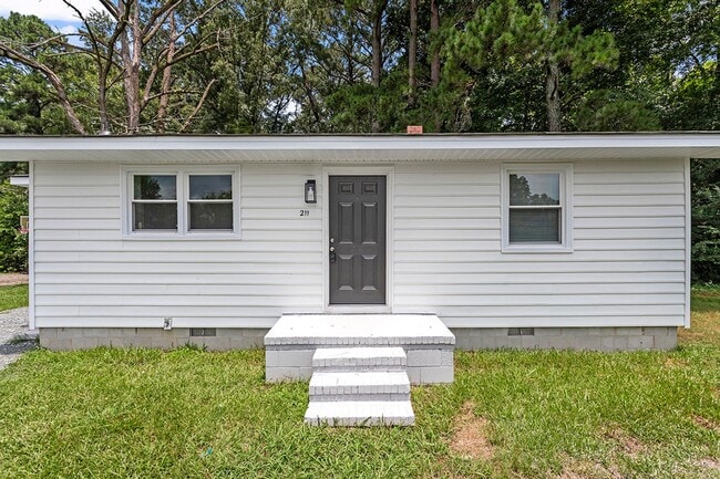 Building Photo - Move-In Ready Ranch Home in Prime Princeto...
