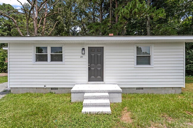 Building Photo - Move-In Ready Ranch Home in Prime Princeton Locale!