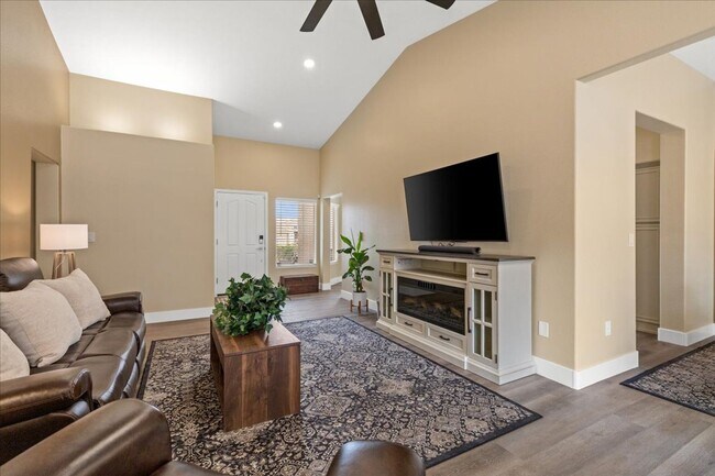 Building Photo - Beautifully Updated 2bd Sun City Summerlin Home with Resort-Style Amenities