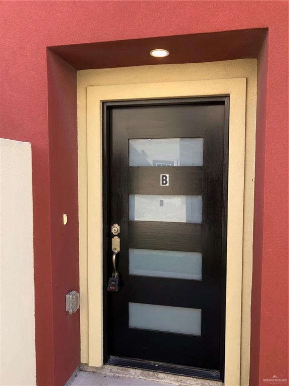 Building Photo - 1304 E Daffodil Ave