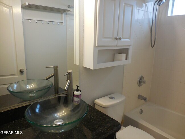 Building Photo - 356 Jardin Bello Ave