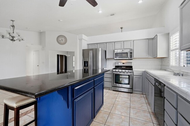 Building Photo - 3006 Mission Dr