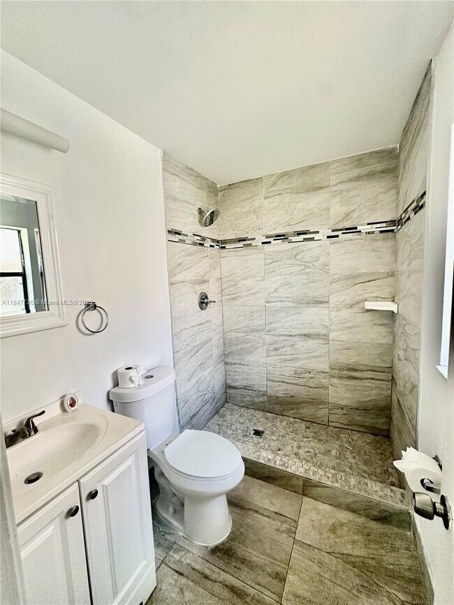 Building Photo - 10722 Royal Palm Blvd