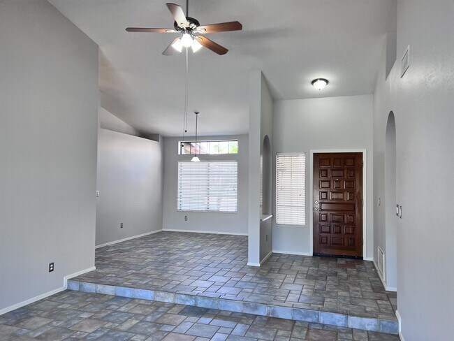 Building Photo - 6933 W Sack Dr