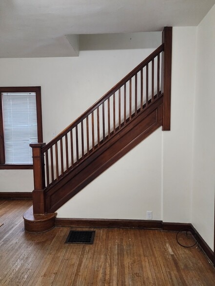 Building Photo - 1124 Lincoln Ave