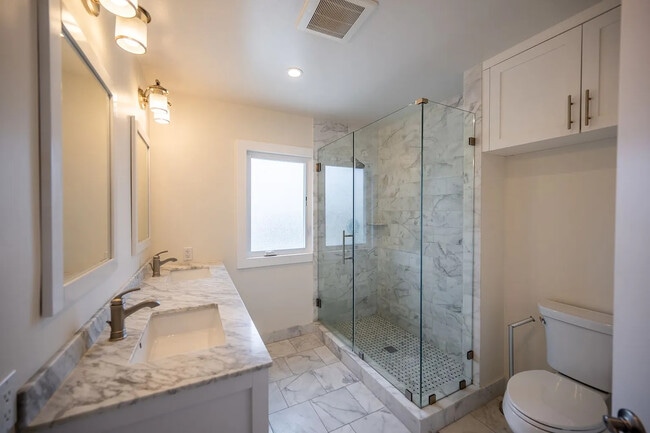 Building Photo - Bright 2BR with Private Balcony, In-Unit Laundry & Attached Garage in the Heart of La Jolla