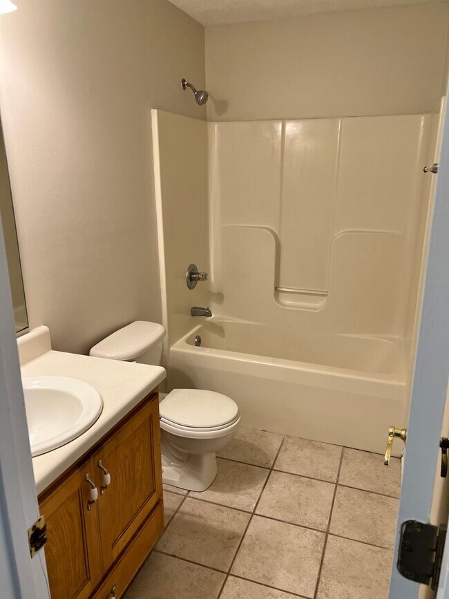 Building Photo - Beautiful 4br, 2.5 bath home in the Jack Brit school district