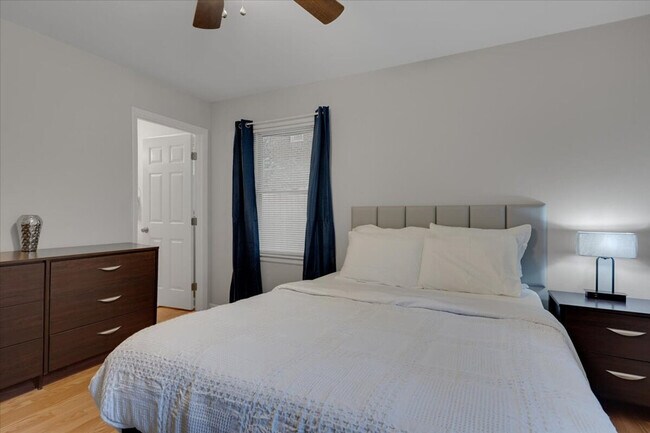 Building Photo - 803 W Markham Ave