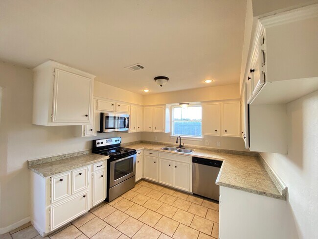 Building Photo - 521 26th Ave N