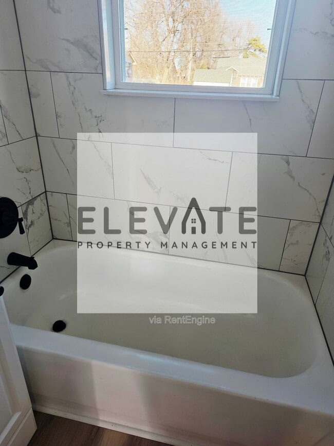 Building Photo - 2217 SW 49th St