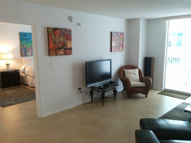 Building Photo - 1200 Brickell Bay Dr