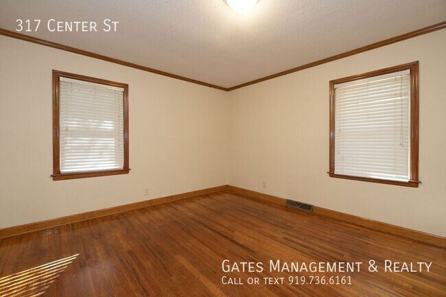 Building Photo - 317 Center St