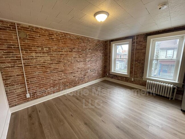 Building Photo - 930 Cumberland St