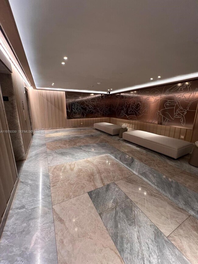 Building Photo - 1395 Brickell Ave