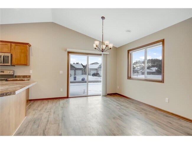 Building Photo - 463 Martin Way