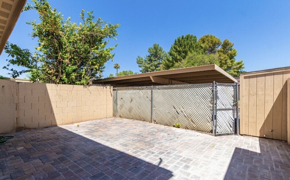 Building Photo - 1623 E Malibu Dr
