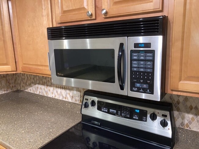 Building Photo - 3015 Kirkland Rd NE