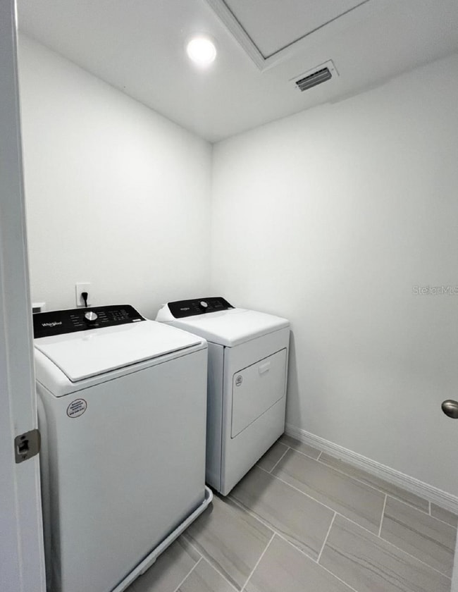 Building Photo - Charming 3-Bedroom Townhome with Private Yard in Clermont