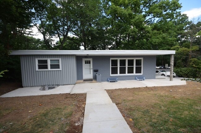 Primary Photo - 303 Hillcrest Ave
