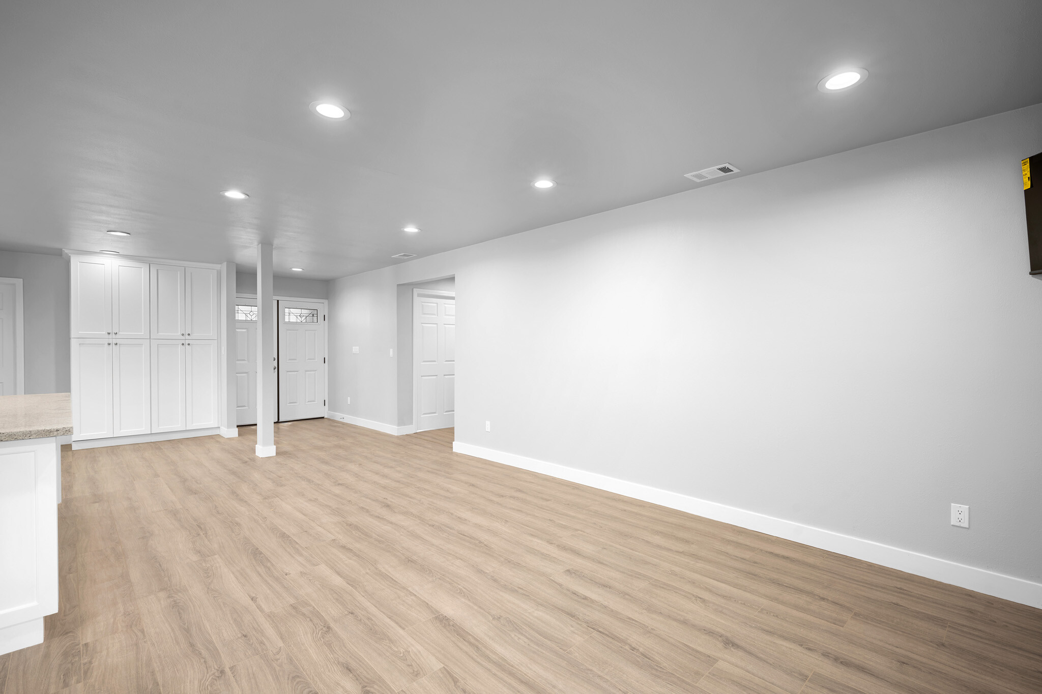 Building Photo - 16132 Chatsworth St