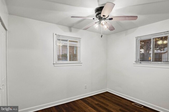 Building Photo - 903 Montrose Ave