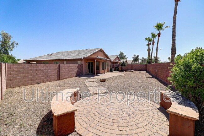 Building Photo - 15591 W Shiloh Ave
