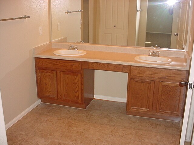 Building Photo - Super clean Rancho El Dorado jewel with new carpet and fresh paint.