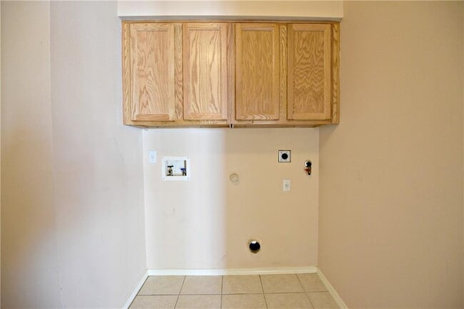 Building Photo - 16316 Castletroy Dr