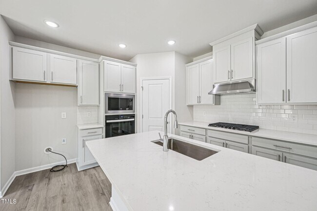 Building Photo - 721 Deschutes Dr