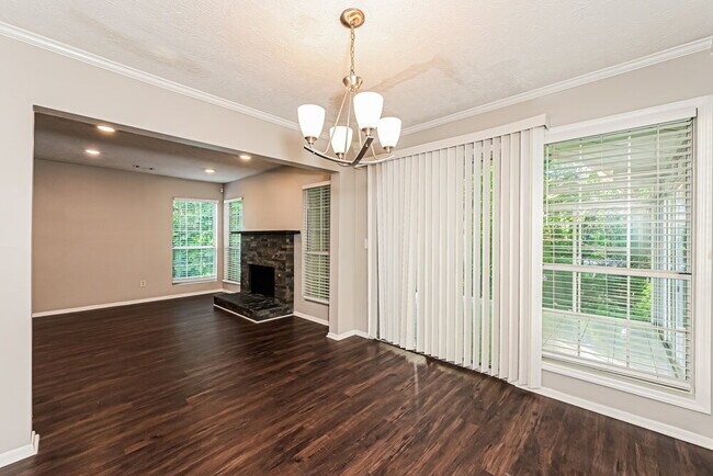 Building Photo - 871 Hampton Hill Ct