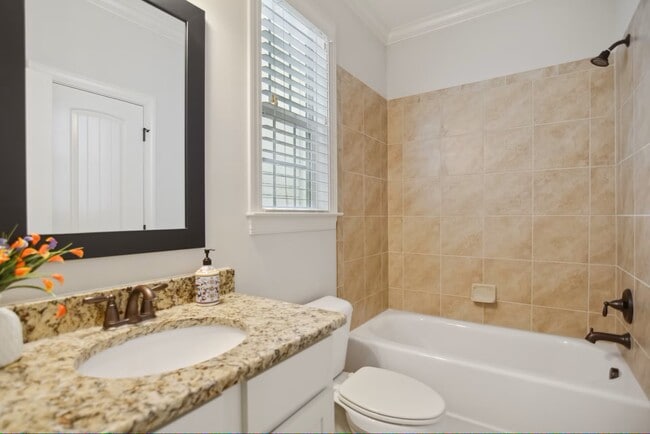 Building Photo - 1212 Sand Pine Dr