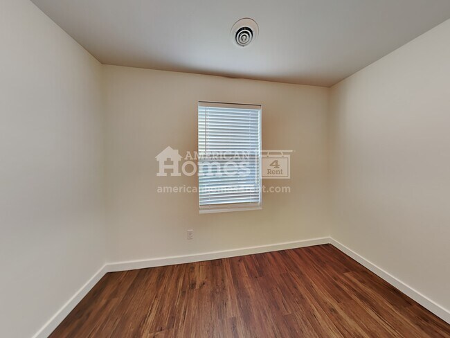 Building Photo - 96 W White Sands Drive