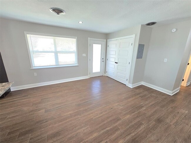 Building Photo - 1261 N Patterson Ave